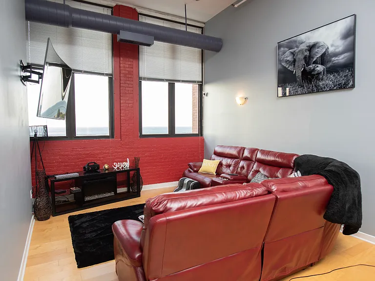 1133 W 9th St #601 — Photo 3