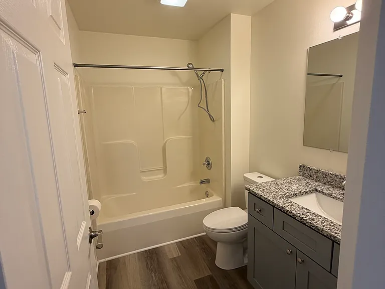 406 W Indiana St #B3 — Photo 2