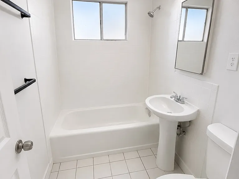 27188 Messina St — Photo 10