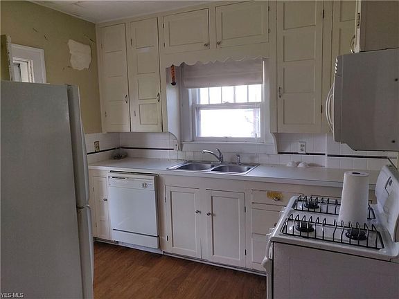 2nd image of 411 11th St