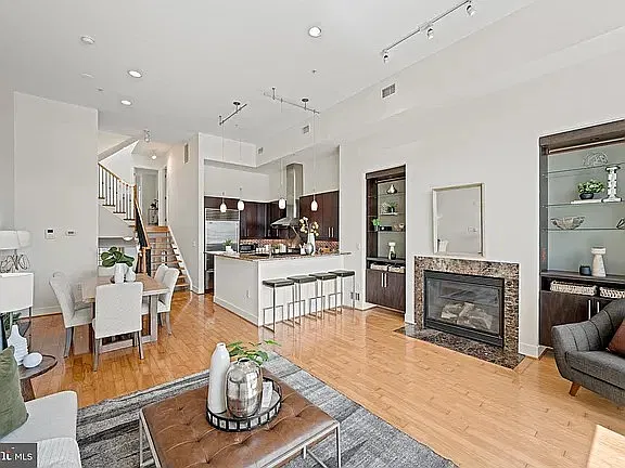 2 bed, 1650 sqft, $6,400 — Photo 4