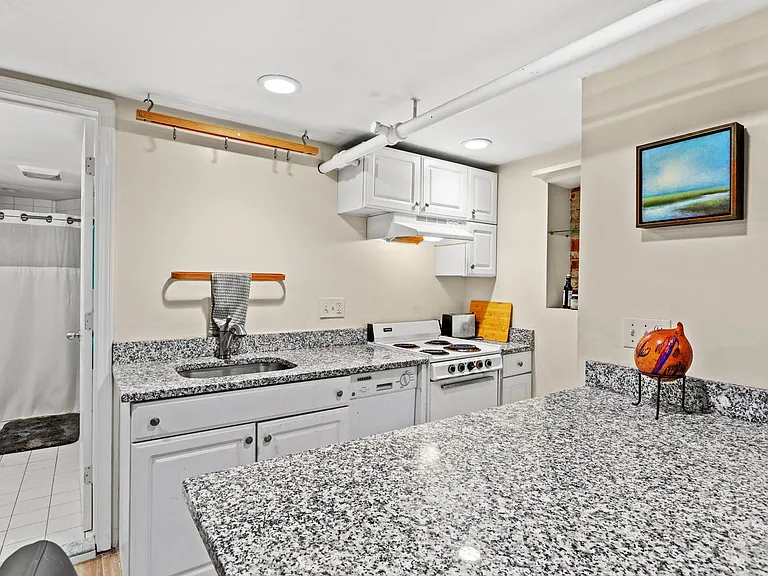 30 Dartmouth St #1 — Photo 5
