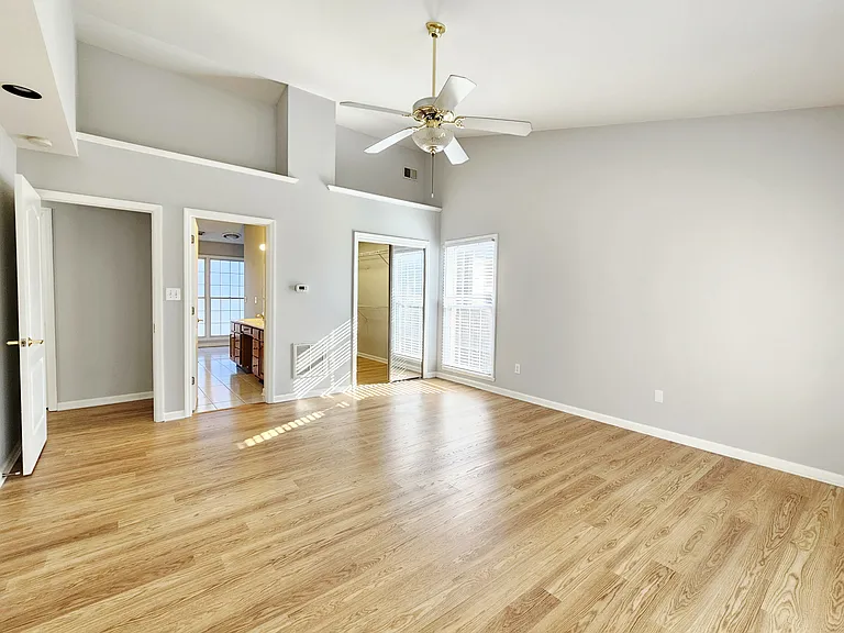 2216 Burns Ct — Photo 14