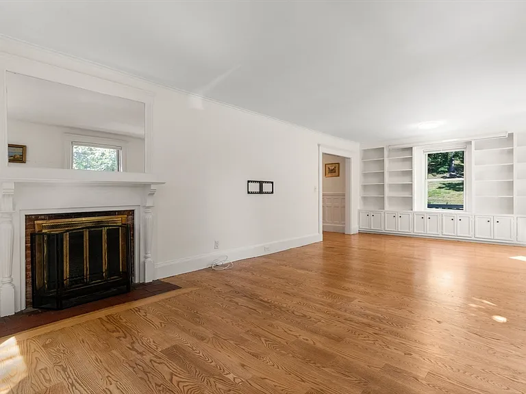 161 Highland Ave — Photo 10