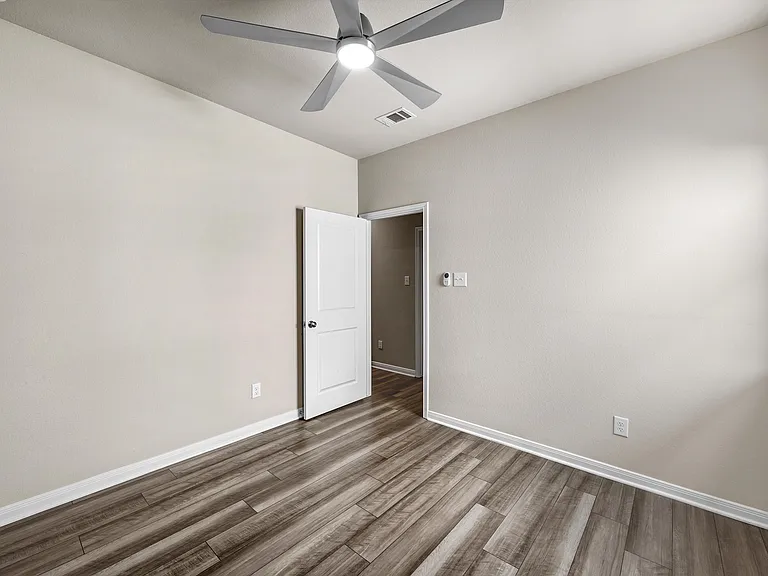 1524 Elise Ave — Photo 16