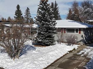 140 W Waterloo Dr SW, Calgary, AB T3C 3G3