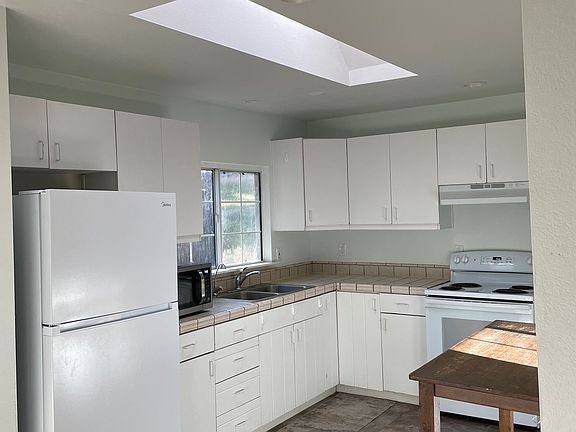 4th image of 2140 Coffee Ln #B