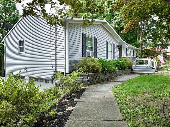 3rd image of 55 Woodland Dr