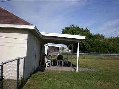 4th image of 2043 SE Heathwood Cir