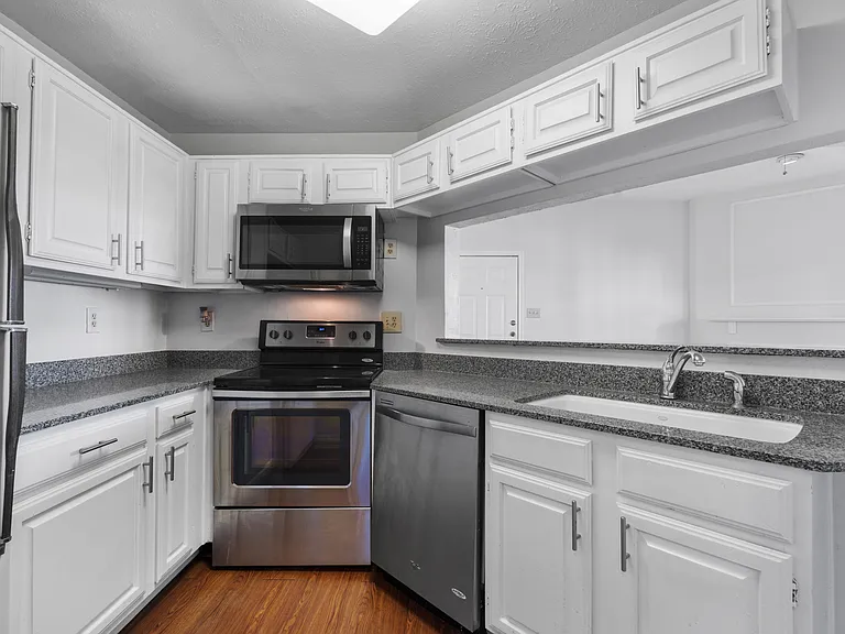 1001 Liberty St #116 — Photo 8