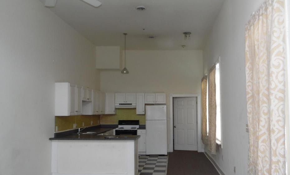 2nd image of 2572 Beech Ave
