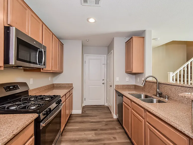 10823 Mystic Shore Ave — Photo 8