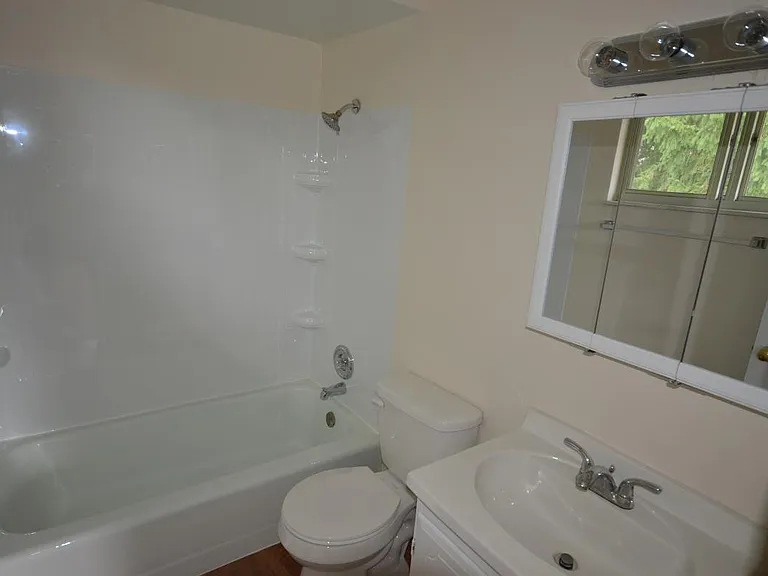 2699 Linwood Rd — Photo 17
