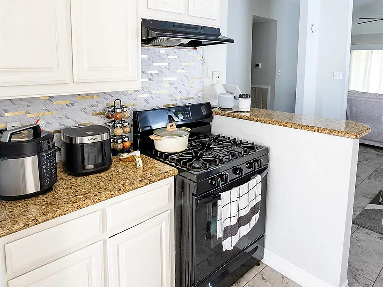 2022 Crosscoach Ln — Photo 10