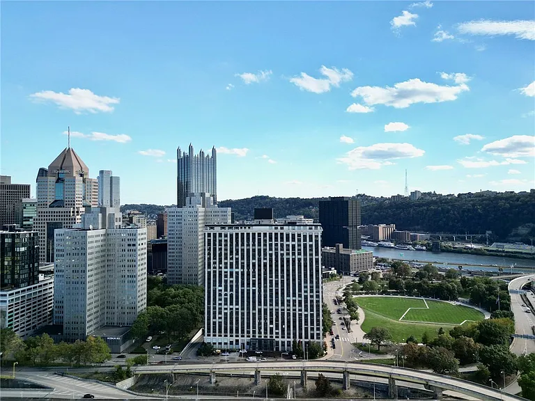 320 Fort Duquesne Blvd #19L — Photo 33