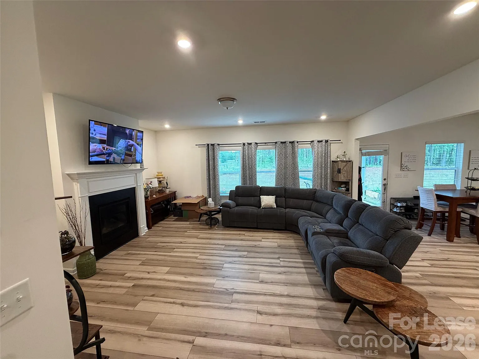 5 bed, 3.0 bath, $3,000 — Photo 4