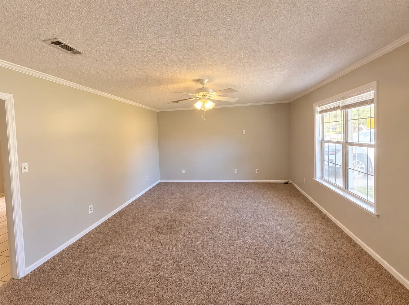 3 bed, 1.5 bath, 1192 sqft, $1,450 — Photo 2
