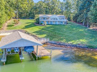 407 Saunders Point Rd, Huddleston, VA 24104