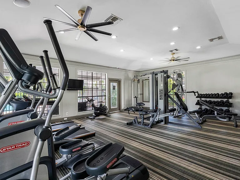 Mizner Court — Photo 21