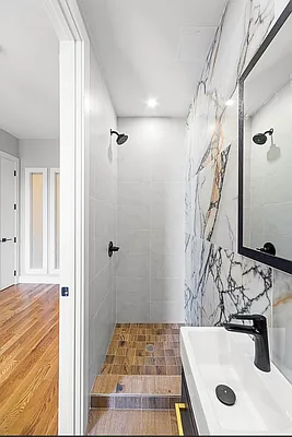 Rented by Space Link Realty | media 4