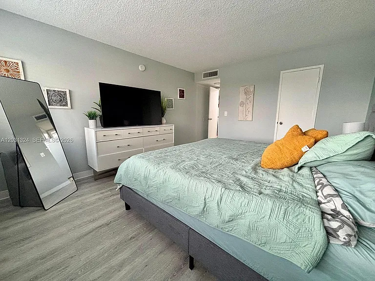 301 Golden Isles Dr #406 — Photo 9