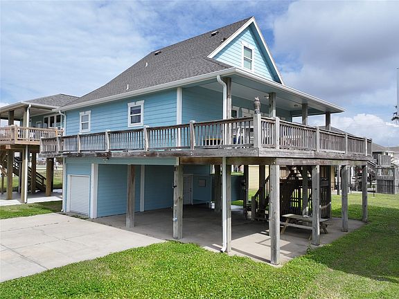 3rd image of 976 Bahama Dr