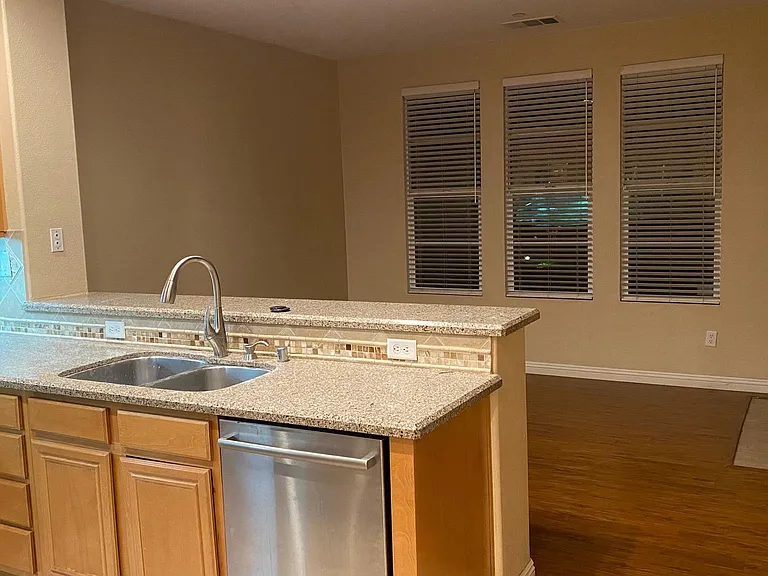 35992 Lindstrand Ave #14 — Photo 6