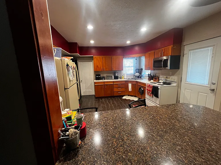 1140 Union Ave NE — Photo 25