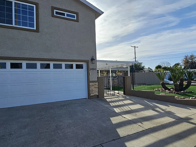 2494 Larrabee Pl — Photo 2