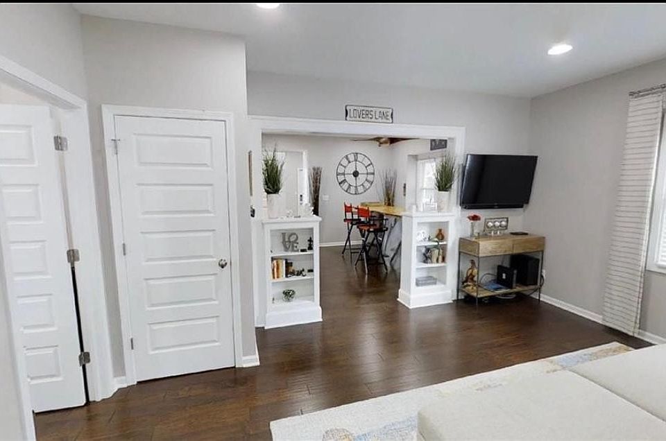 1st image of 4841 Guilford Ave