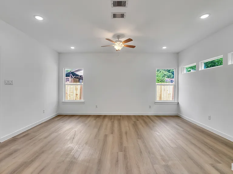 8102 Crestview Dr #B — Photo 17