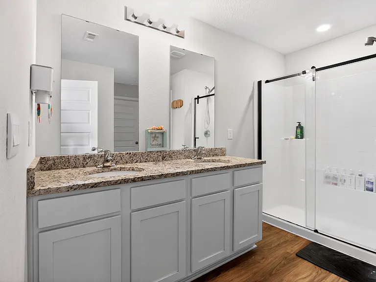 727 Quintana St — Photo 13