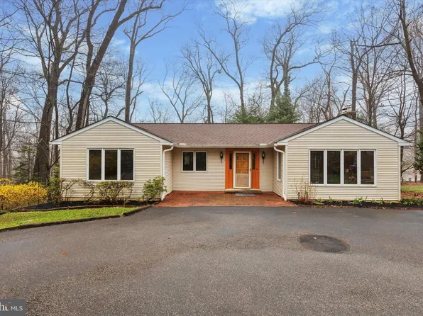 671 Davis Ln, Wayne, PA 19087