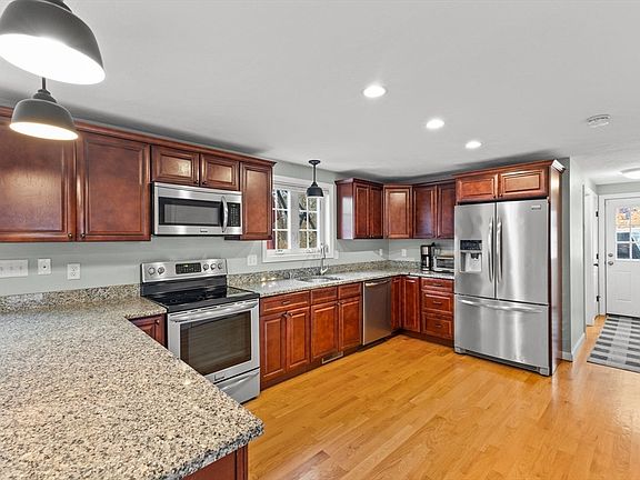 3rd image of 33 Trask Rd
