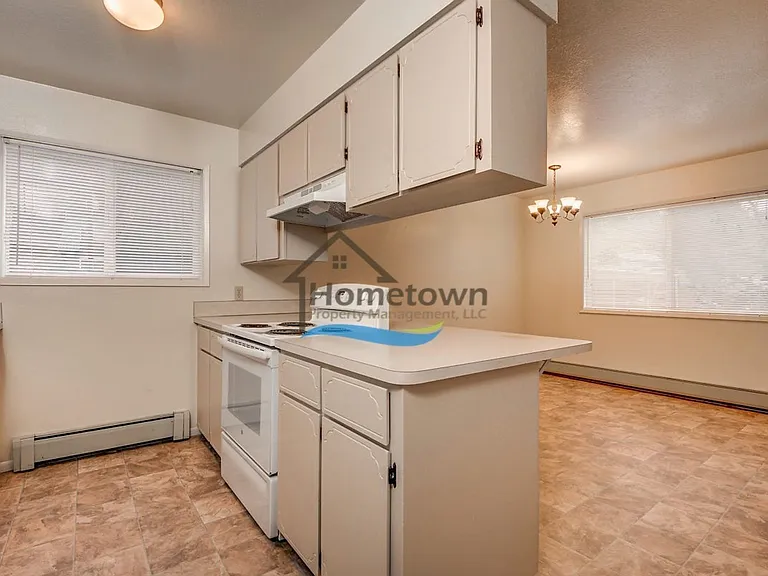 2432 & 2433 E Stowe Ct — Photo 7