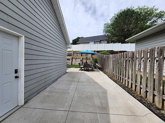 4th image of 2428 Pueblo Dr