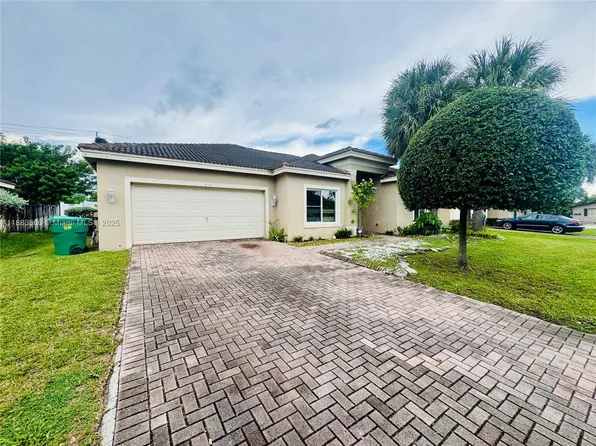 2161 NW 54th Ave, Lauderhill, FL 33313