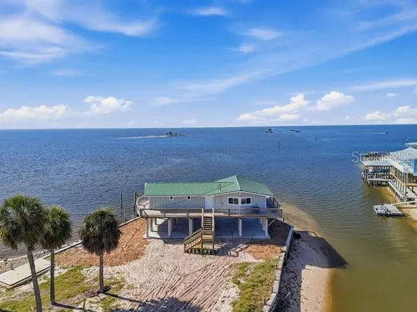 18 4th St, Horseshoe Beach, FL 32648