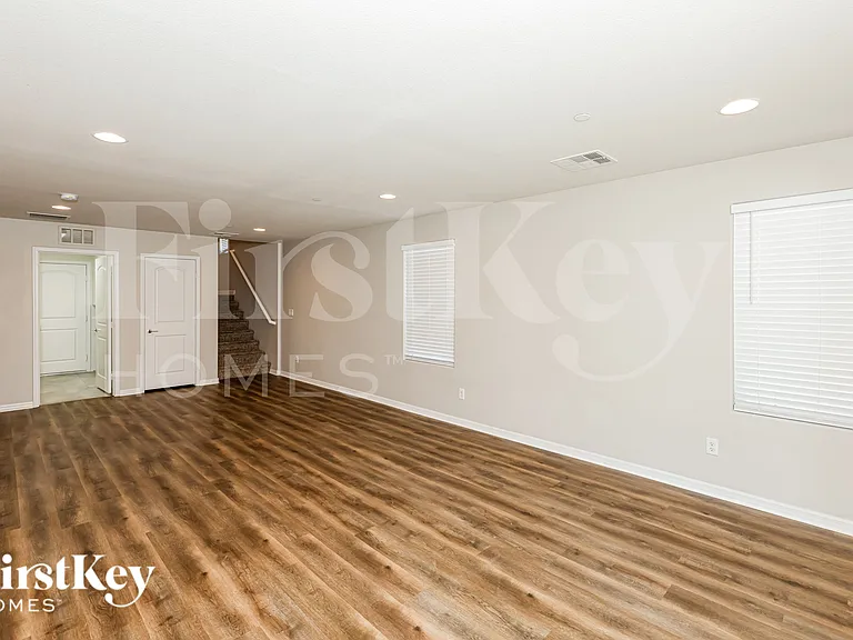 838 N Water St — Photo 8