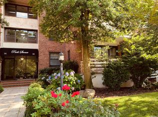 14 Stoner Ave APT 1J, Great Neck, NY