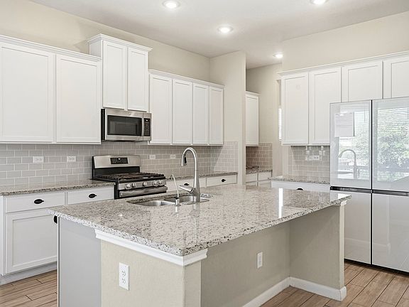 5th image of 1610 Buckner Pl