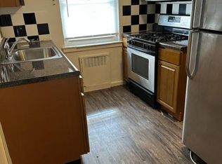 67 Charles St #1F, Mineola, NY 11501