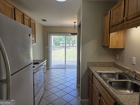 5th image of 407 Savannah Ave
