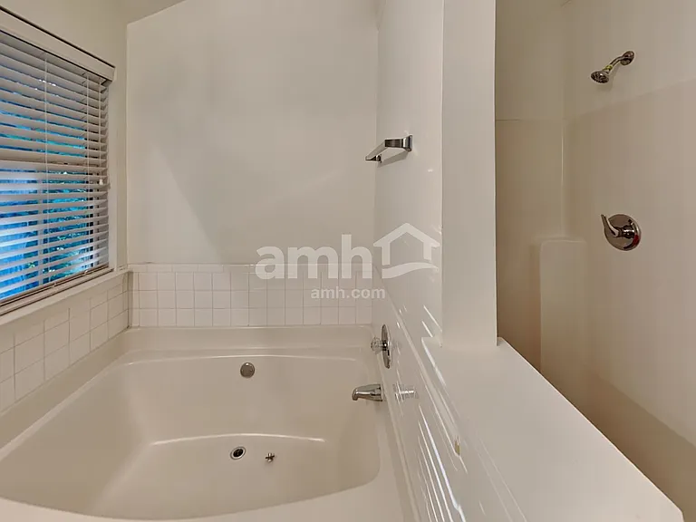105 Hidden Creek Dr — Photo 12