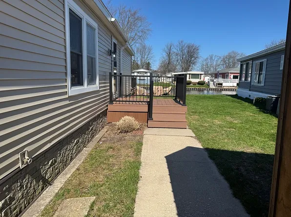 7332 White Swan Ln, Ludington, MI 49431