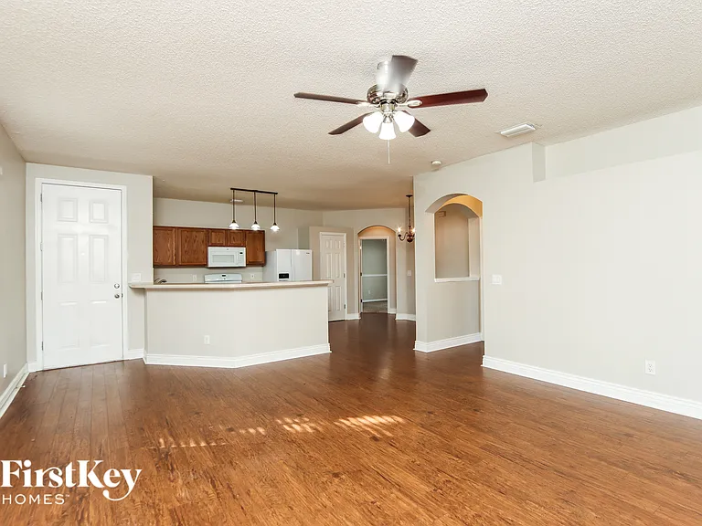 946 Riviera Point Dr — Photo 4