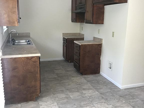 Title floors in kitchen