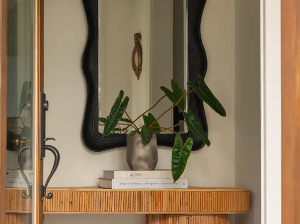 1113 Mordecai Dr, Raleigh, NC 27604