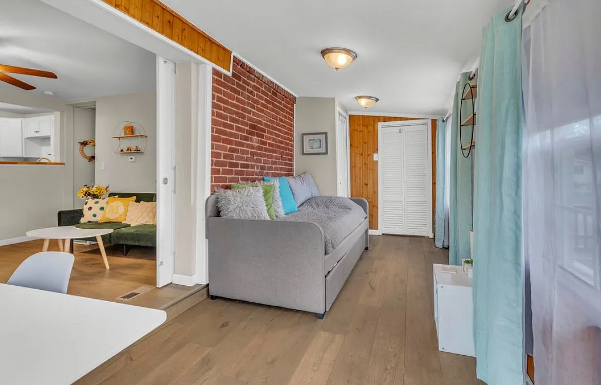 2 bed, 800 sqft, $1,700 — Photo 3