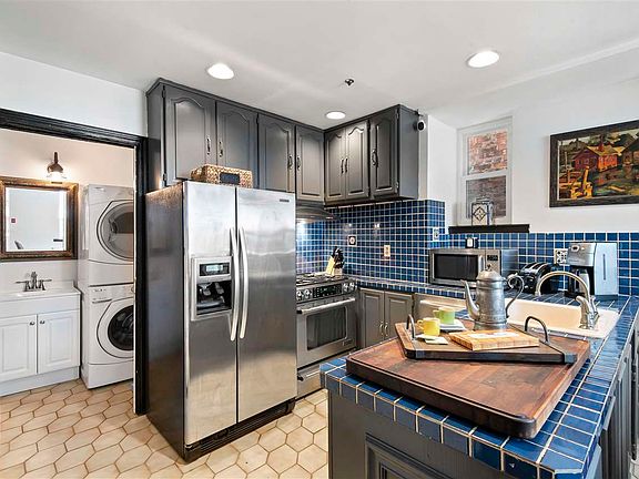 5th image of 262 6th St